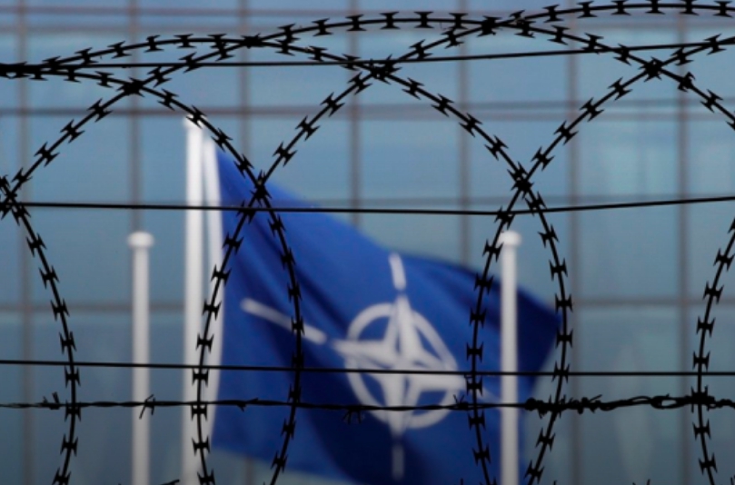 Гробокопатели: Украинцы сами выкопали яму себе и стране
