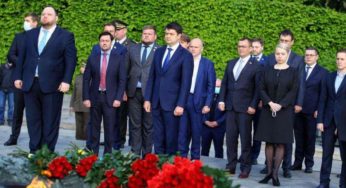 Руководство Рады, глава УПЦ МП и пророссийские политики возложили цветы в киевском Парке славы