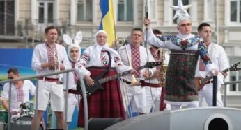 Порошенко пообещал заставить Зеленского провести военный парад