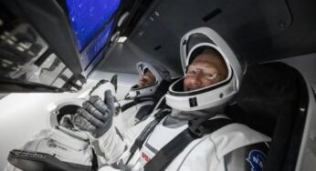 Crew Dragon успішно повернувся на Землю