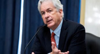Директор ЦРУ: РФ стягивает войска к Украине для вторжения