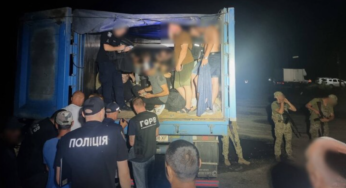 41 чоловік у причепі: На кордоні з Молдовою затримано вантажівку