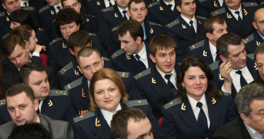 Як прокурори отримали свої мільйонні пенсії без інвалідності